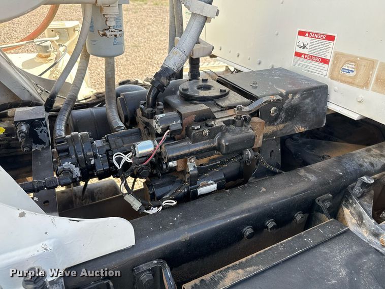 image for item DO2520 2015 Kenworth T800 ready mix truck