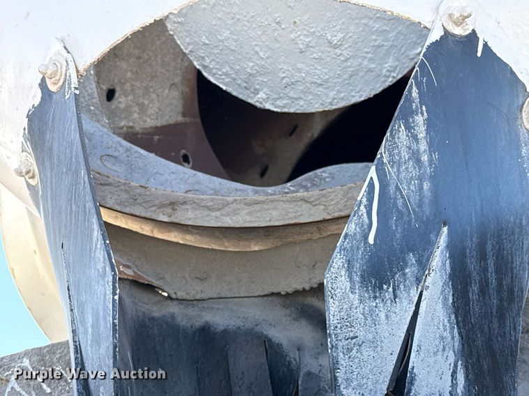 image for item DO2520 2015 Kenworth T800 ready mix truck