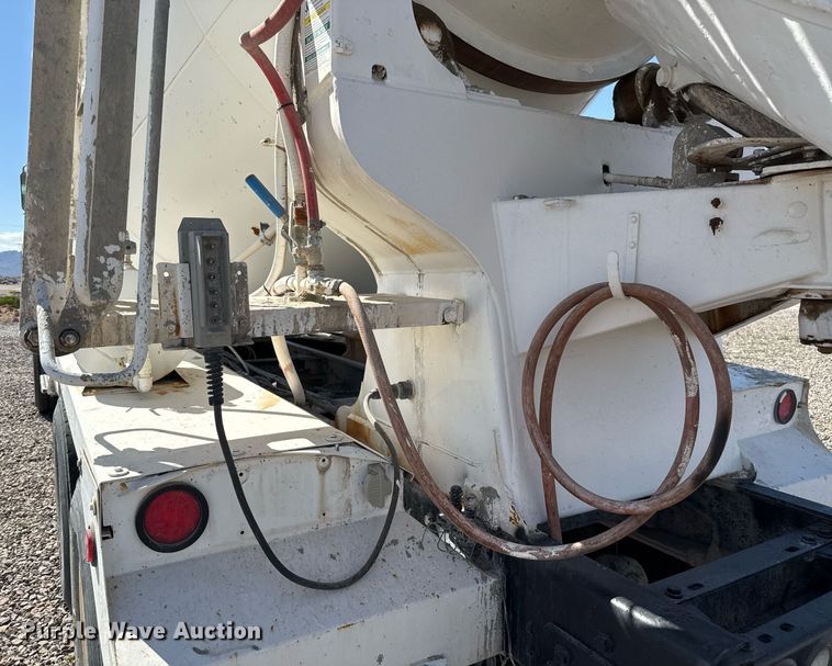 image for item DO2520 2015 Kenworth T800 ready mix truck