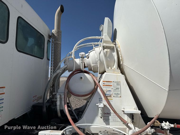 image for item DO2520 2015 Kenworth T800 ready mix truck