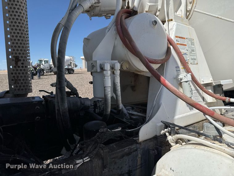 image for item DO2520 2015 Kenworth T800 ready mix truck