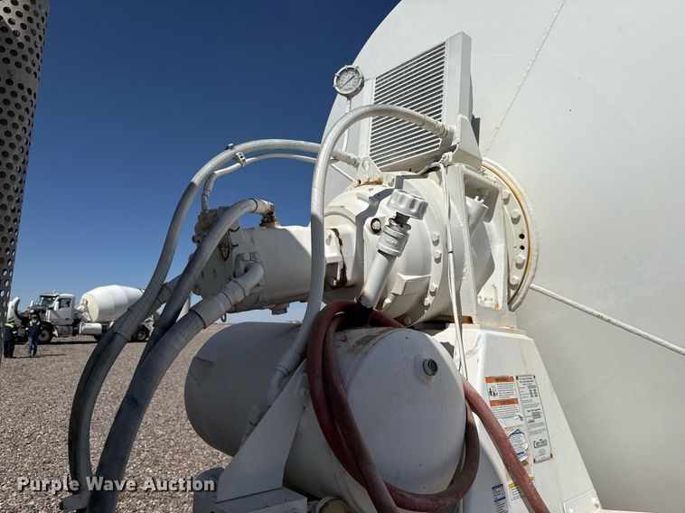 image for item DO2520 2015 Kenworth T800 ready mix truck