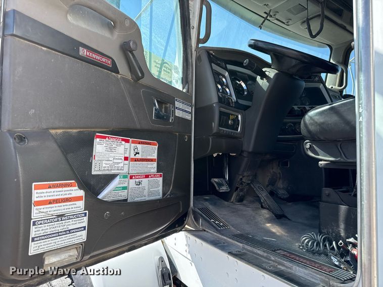 image for item DO2520 2015 Kenworth T800 ready mix truck