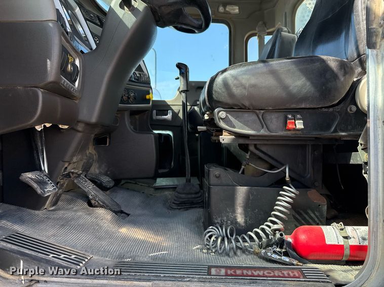 image for item DO2520 2015 Kenworth T800 ready mix truck