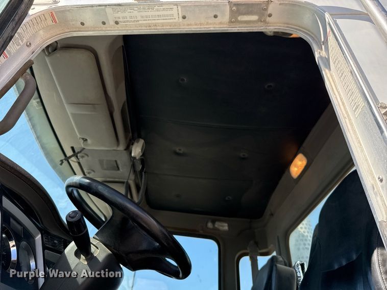 image for item DO2520 2015 Kenworth T800 ready mix truck