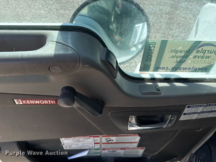 image for item DO2520 2015 Kenworth T800 ready mix truck