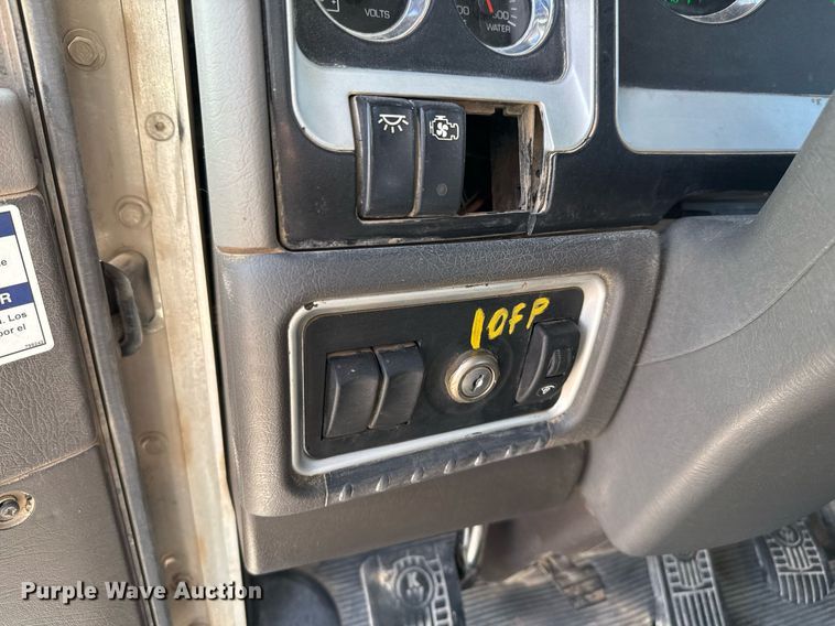 image for item DO2520 2015 Kenworth T800 ready mix truck