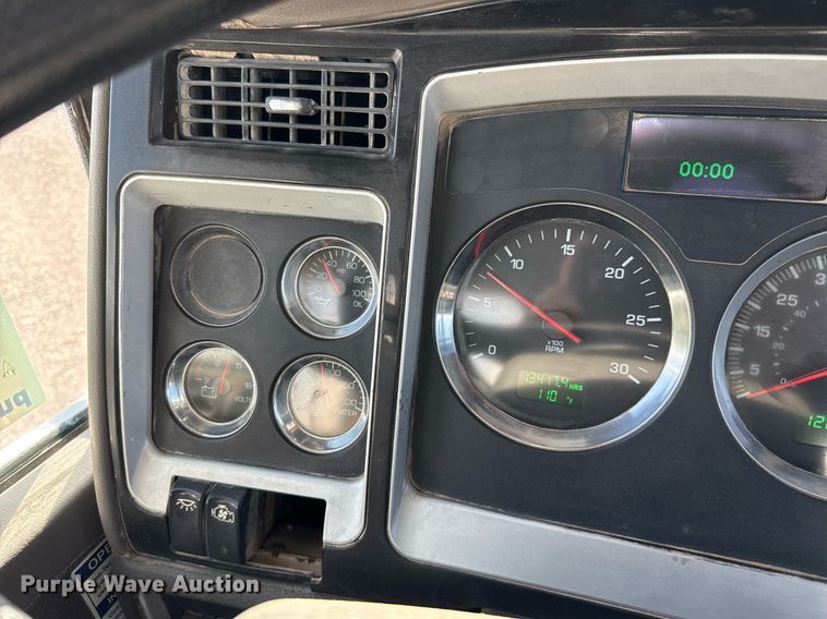 image for item DO2520 2015 Kenworth T800 ready mix truck