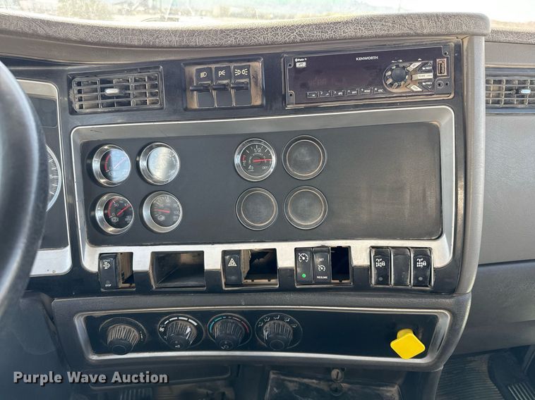 image for item DO2520 2015 Kenworth T800 ready mix truck