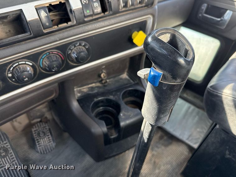 image for item DO2520 2015 Kenworth T800 ready mix truck