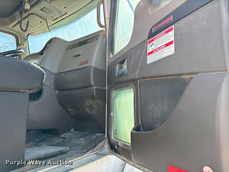 image for item DO2520 2015 Kenworth T800 ready mix truck