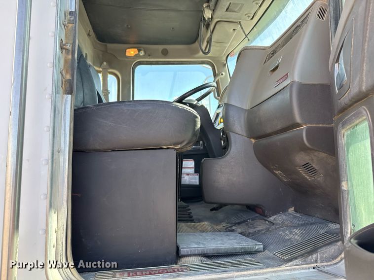 image for item DO2520 2015 Kenworth T800 ready mix truck