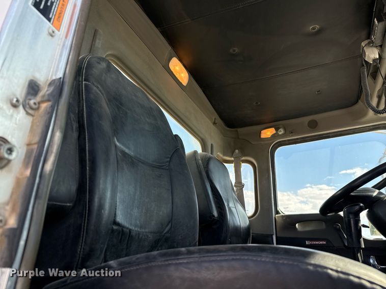 image for item DO2520 2015 Kenworth T800 ready mix truck