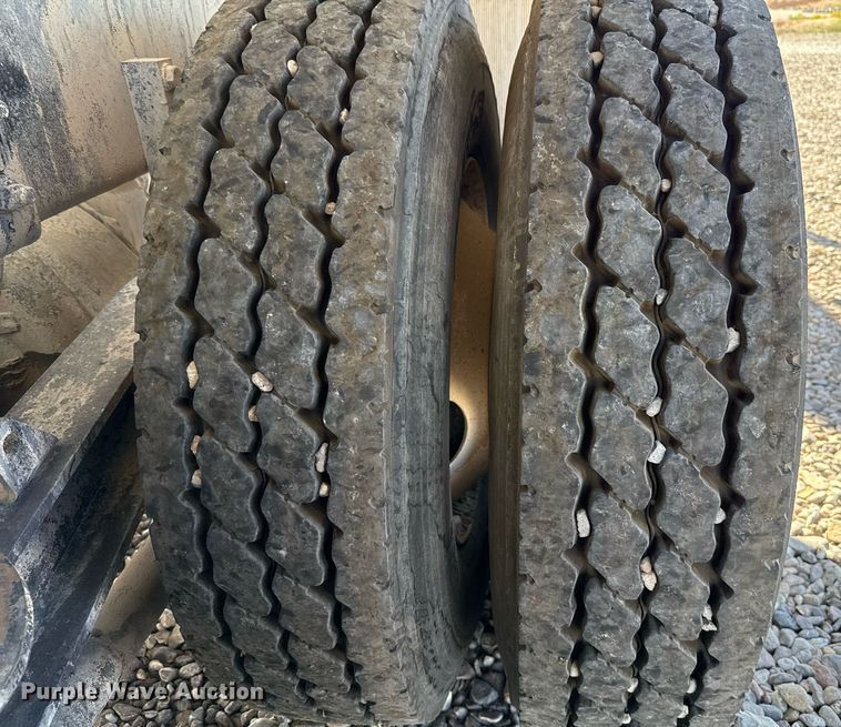 image for item DO2520 2015 Kenworth T800 ready mix truck