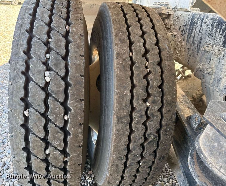 image for item DO2520 2015 Kenworth T800 ready mix truck