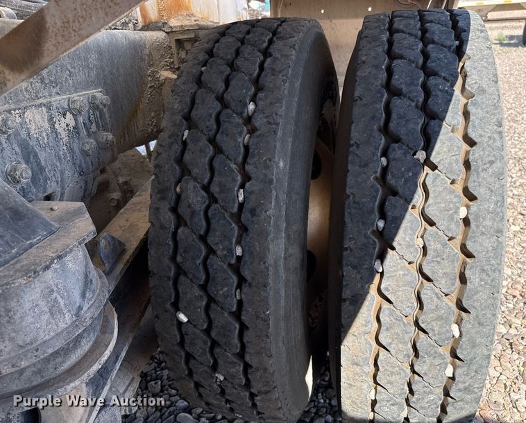 image for item DO2520 2015 Kenworth T800 ready mix truck