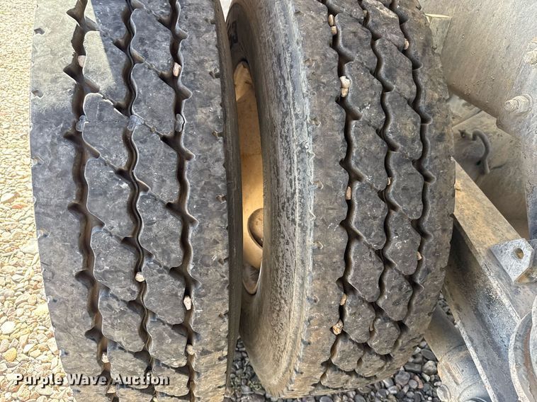 image for item DO2520 2015 Kenworth T800 ready mix truck