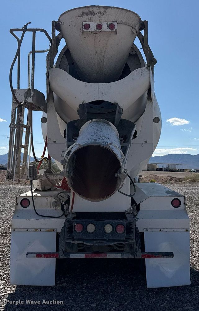 image for item DO2521 2015 Kenworth T800 ready mix truck