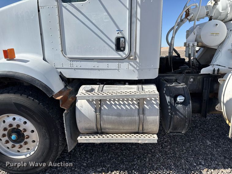 image for item DO2521 2015 Kenworth T800 ready mix truck