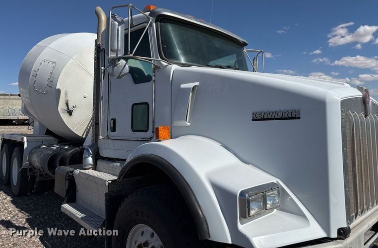 image for item DO2521 2015 Kenworth T800 ready mix truck
