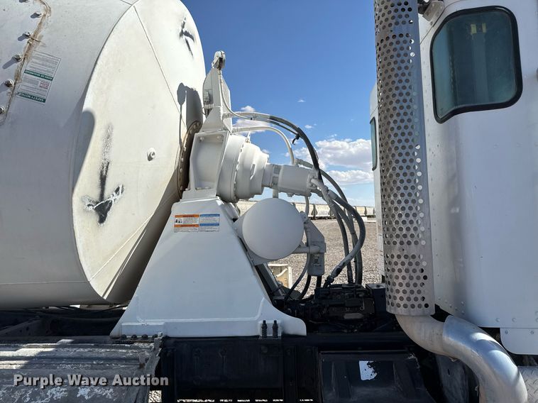 image for item DO2521 2015 Kenworth T800 ready mix truck