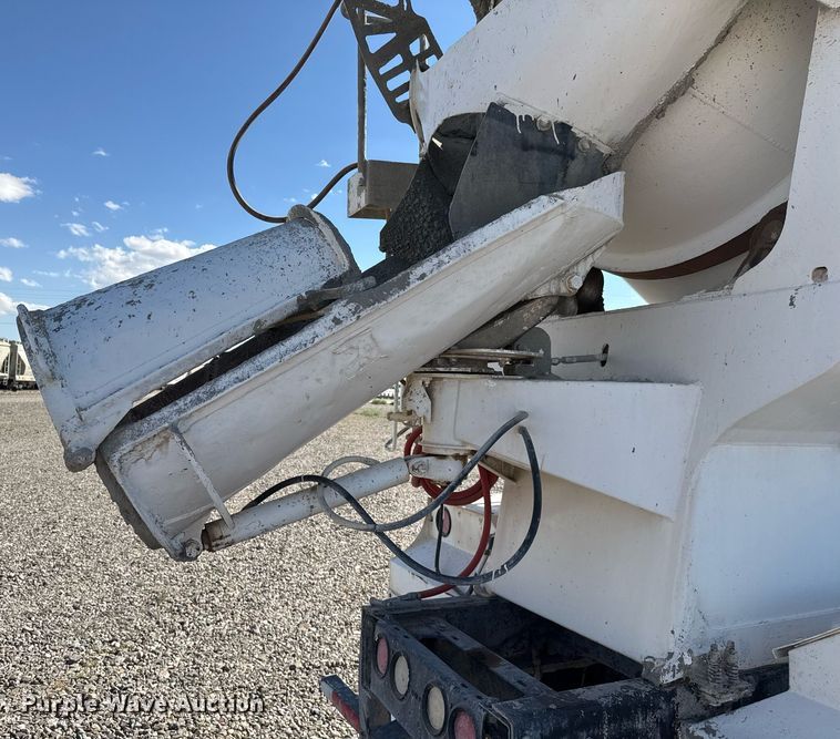 image for item DO2521 2015 Kenworth T800 ready mix truck