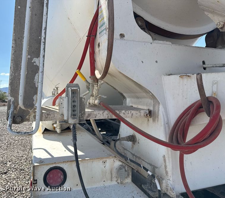 image for item DO2521 2015 Kenworth T800 ready mix truck