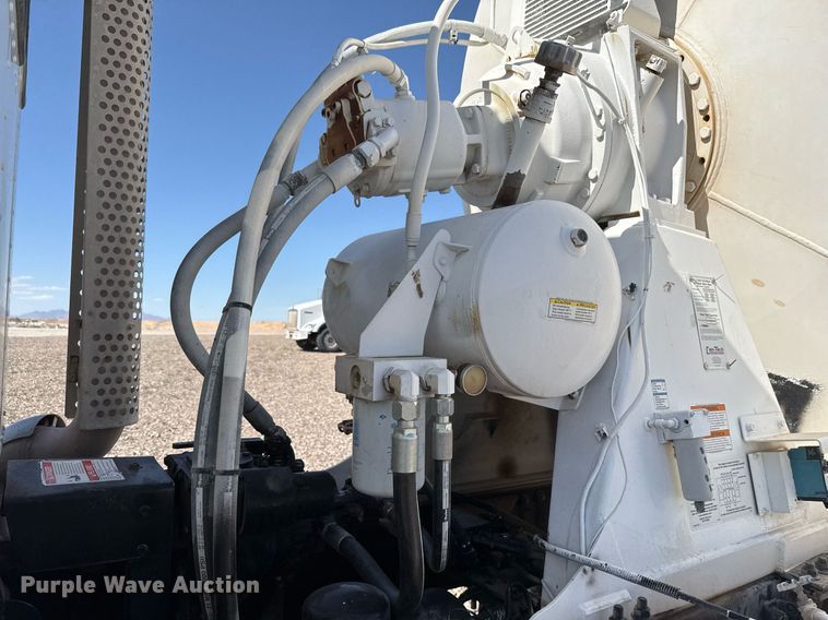 image for item DO2521 2015 Kenworth T800 ready mix truck