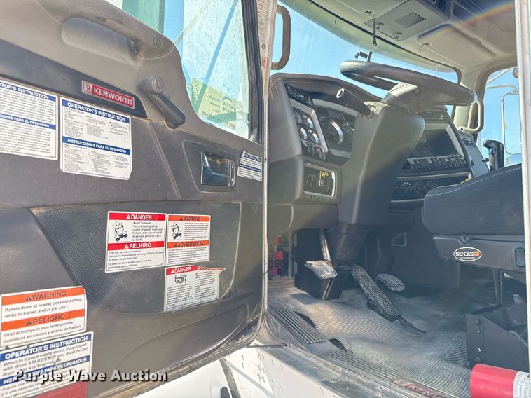 image for item DO2521 2015 Kenworth T800 ready mix truck