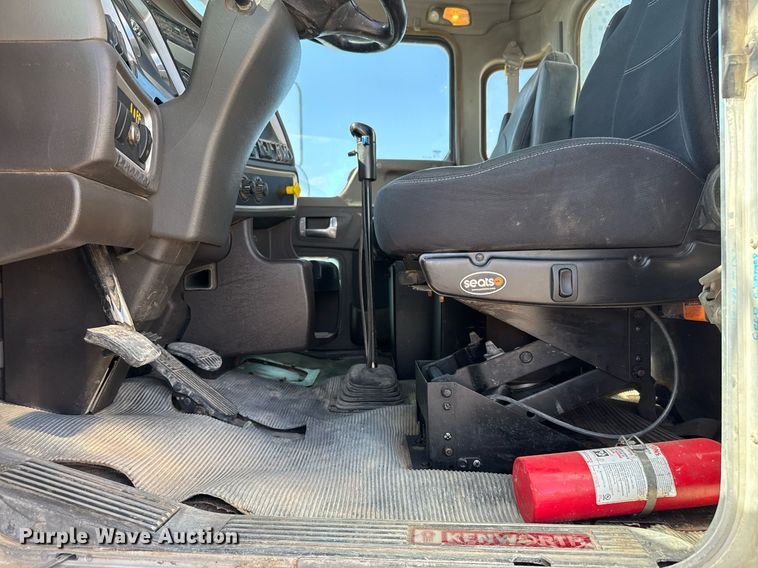 image for item DO2521 2015 Kenworth T800 ready mix truck