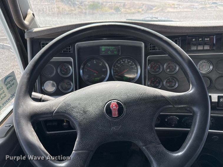 image for item DO2521 2015 Kenworth T800 ready mix truck