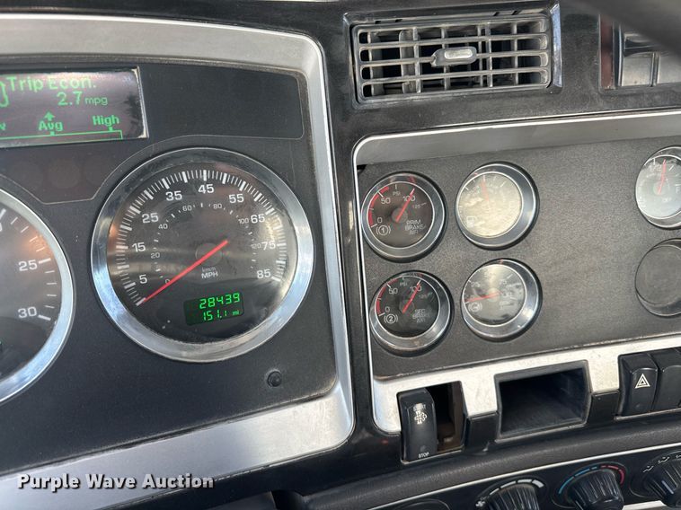 image for item DO2521 2015 Kenworth T800 ready mix truck