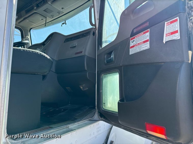 image for item DO2521 2015 Kenworth T800 ready mix truck