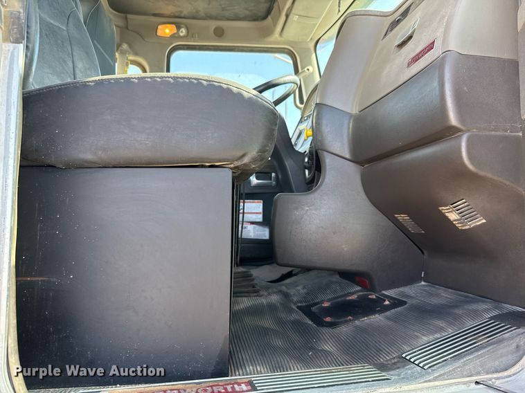 image for item DO2521 2015 Kenworth T800 ready mix truck