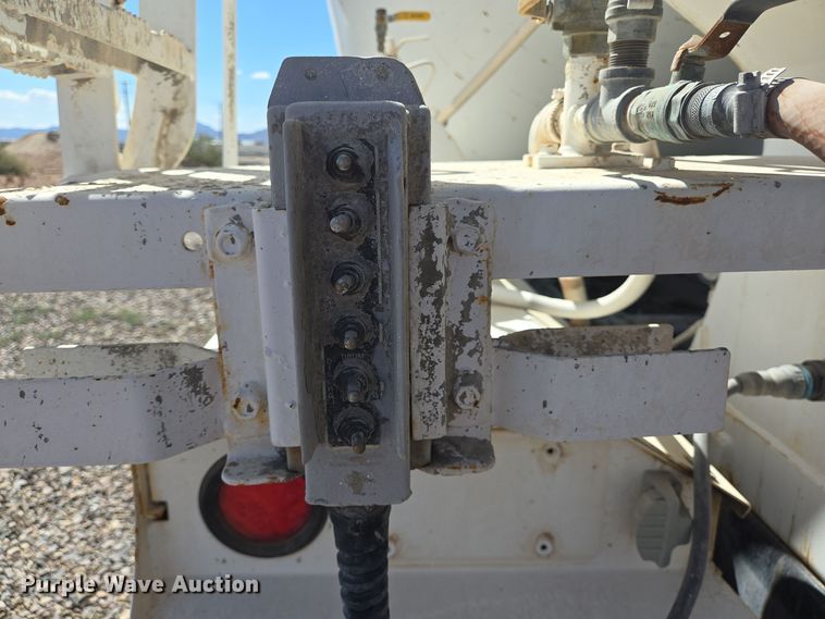 image for item DO2522 2016 Kenworth T880 ready mix truck