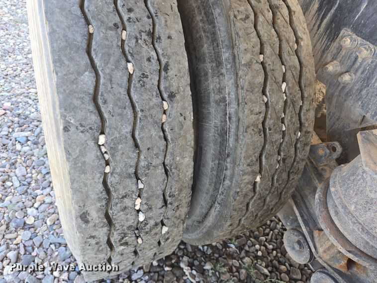 image for item DO2522 2016 Kenworth T880 ready mix truck