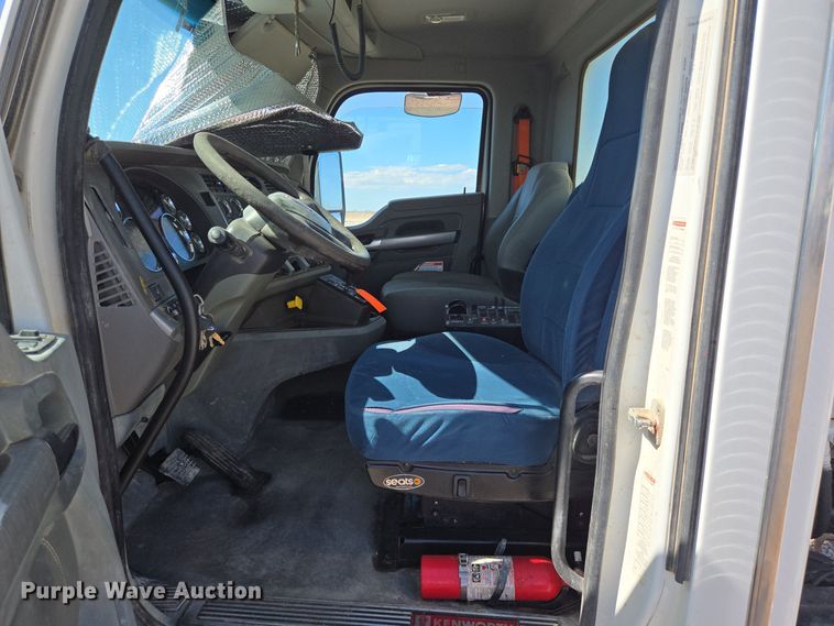 image for item DO2523 2016 Kenworth T880 ready mix truck