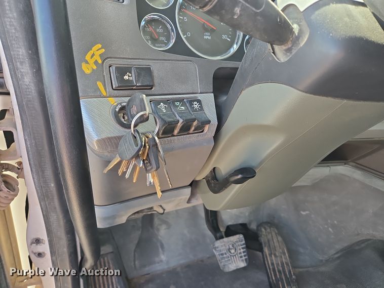 image for item DO2523 2016 Kenworth T880 ready mix truck