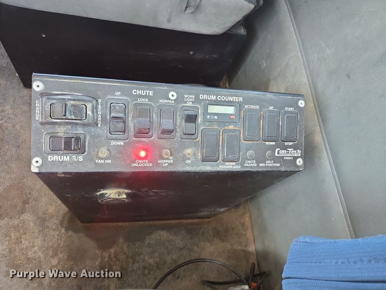 image for item DO2523 2016 Kenworth T880 ready mix truck