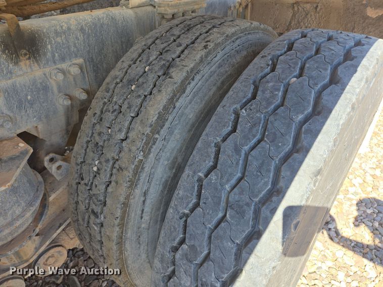 image for item DO2523 2016 Kenworth T880 ready mix truck