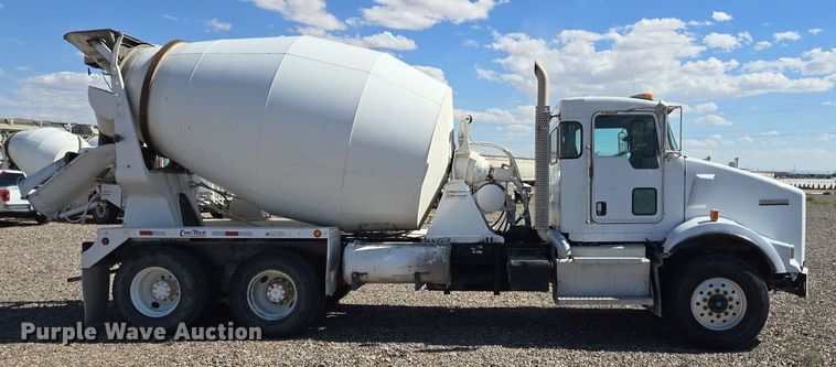 image for item DO2524 2015 Kenworth T800 ready mix truck