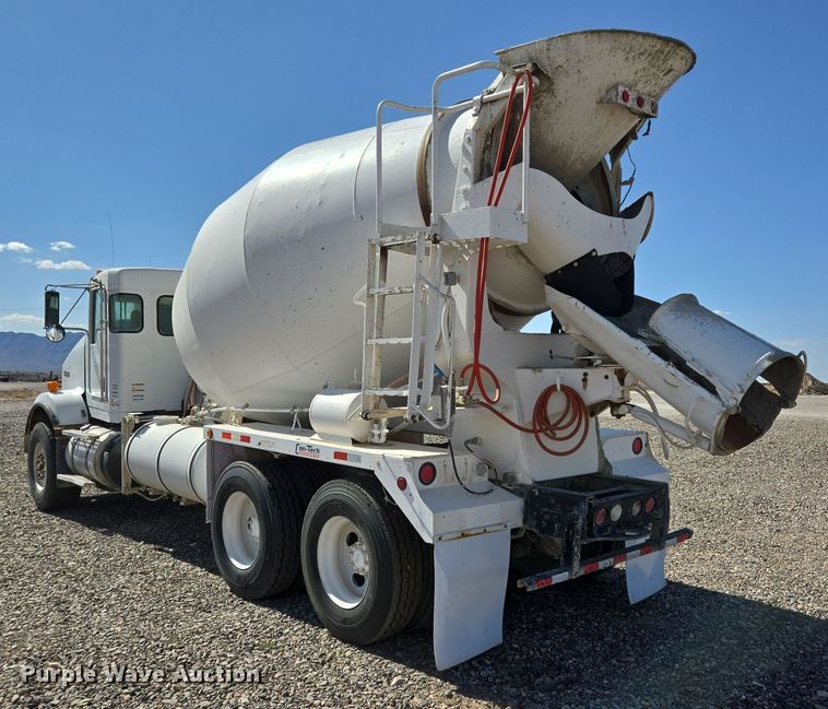 image for item DO2524 2015 Kenworth T800 ready mix truck