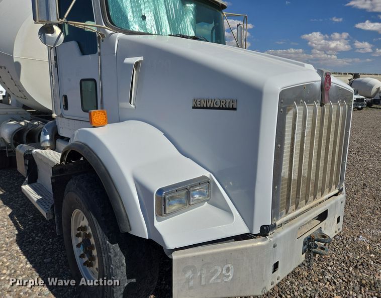 image for item DO2524 2015 Kenworth T800 ready mix truck