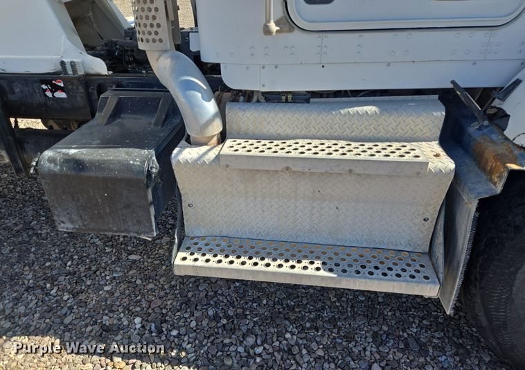 image for item DO2524 2015 Kenworth T800 ready mix truck