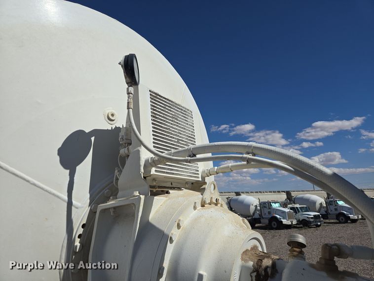 image for item DO2524 2015 Kenworth T800 ready mix truck