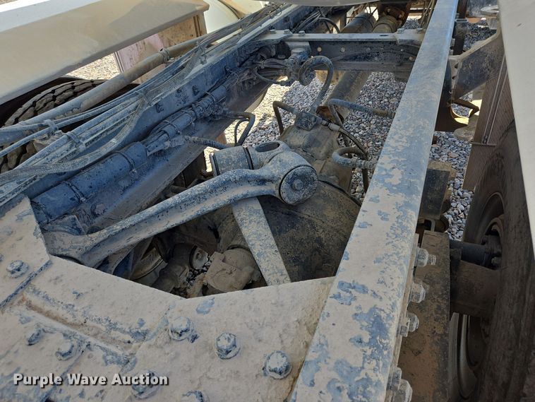 image for item DO2524 2015 Kenworth T800 ready mix truck