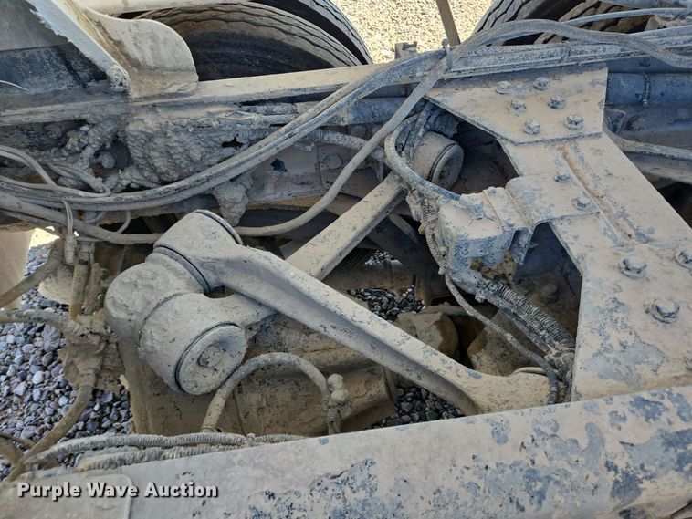 image for item DO2524 2015 Kenworth T800 ready mix truck