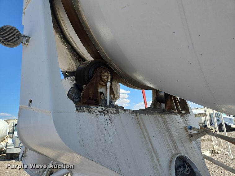 image for item DO2524 2015 Kenworth T800 ready mix truck