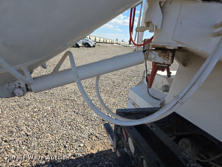 image for item DO2524 2015 Kenworth T800 ready mix truck