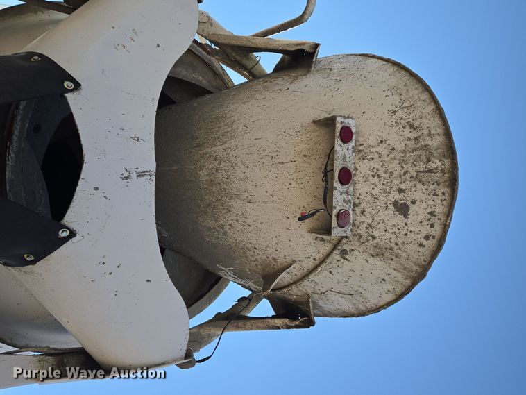 image for item DO2524 2015 Kenworth T800 ready mix truck